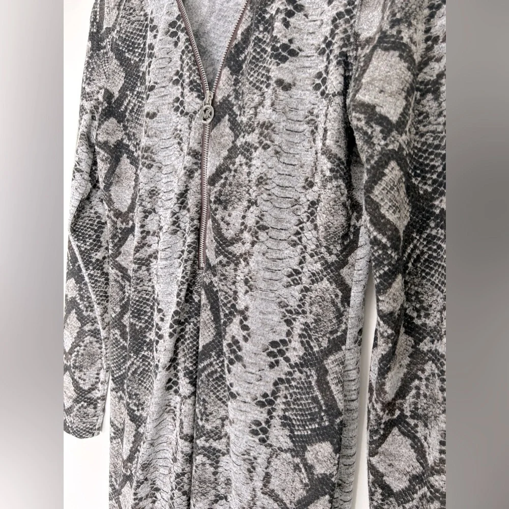 Beautiful Michael Kors V neck Snakeskin Pattern Long Sleeved Dress - Picture 3 of 5